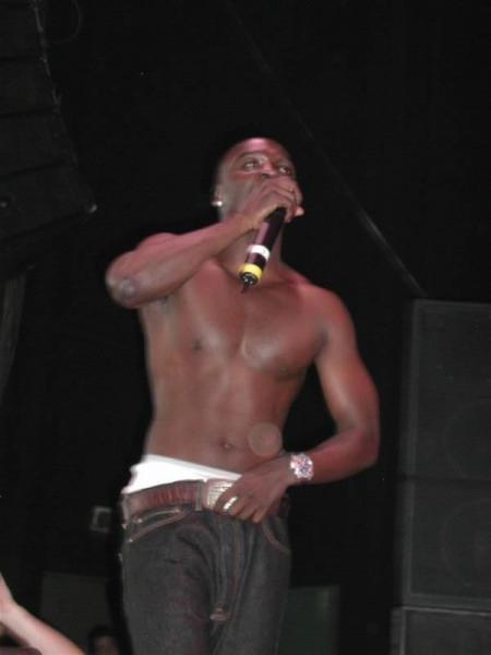 akon mon fans
